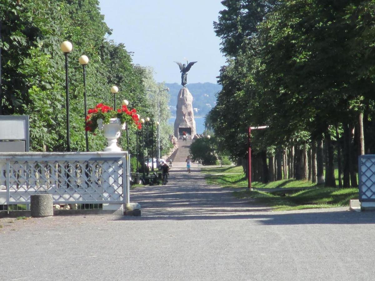 1 Bedroom Apartment Near Kadriorg Swan Pond Tallinn Exterior foto
